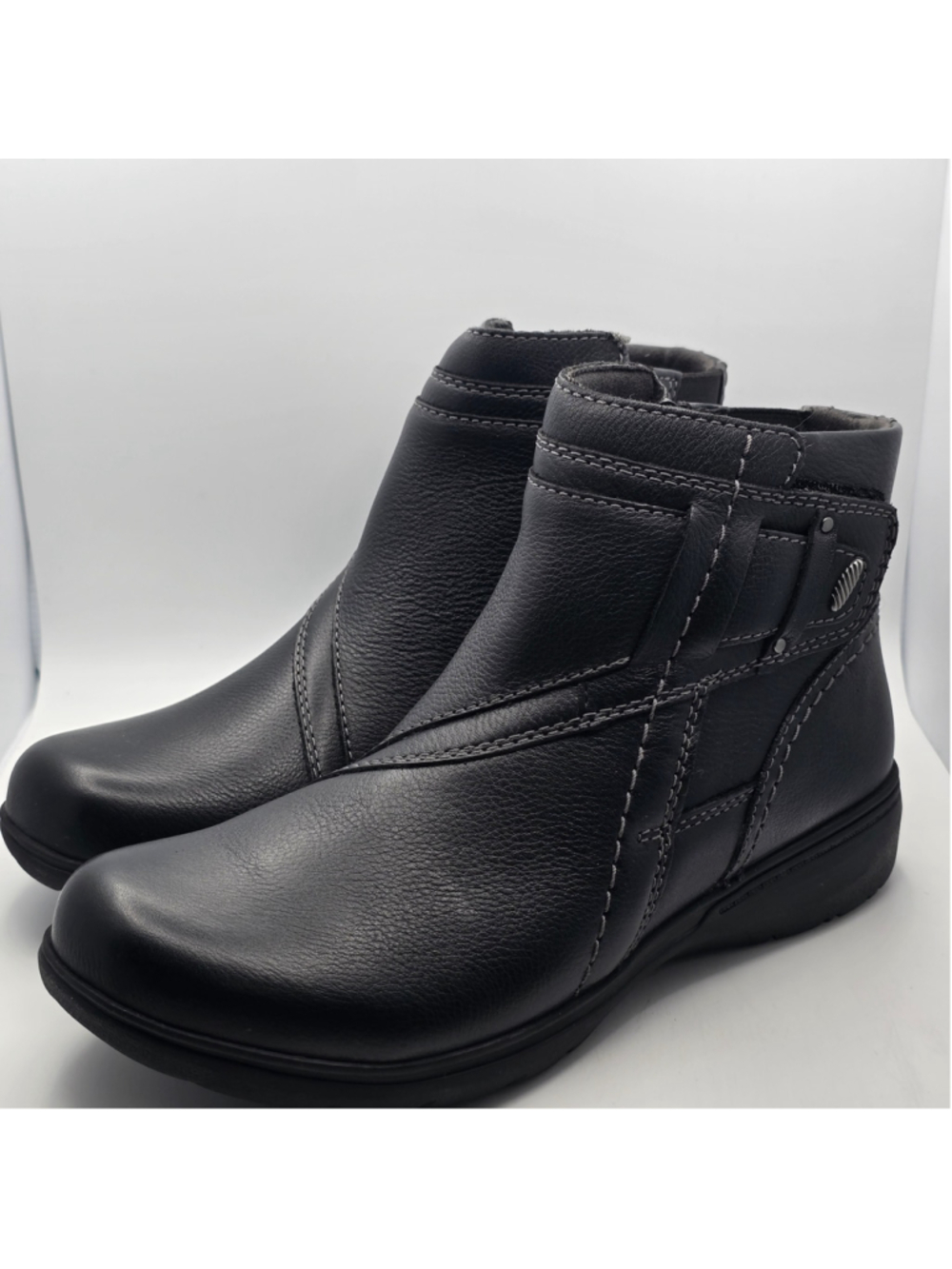 Women's Clarks Black Leather Ankle Booties Size 7.5 - Picture 3 of 10